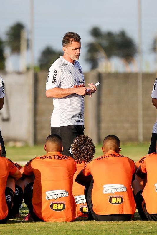 Fotos do primeiro treino comandado por Vagner Mancini no Atltico