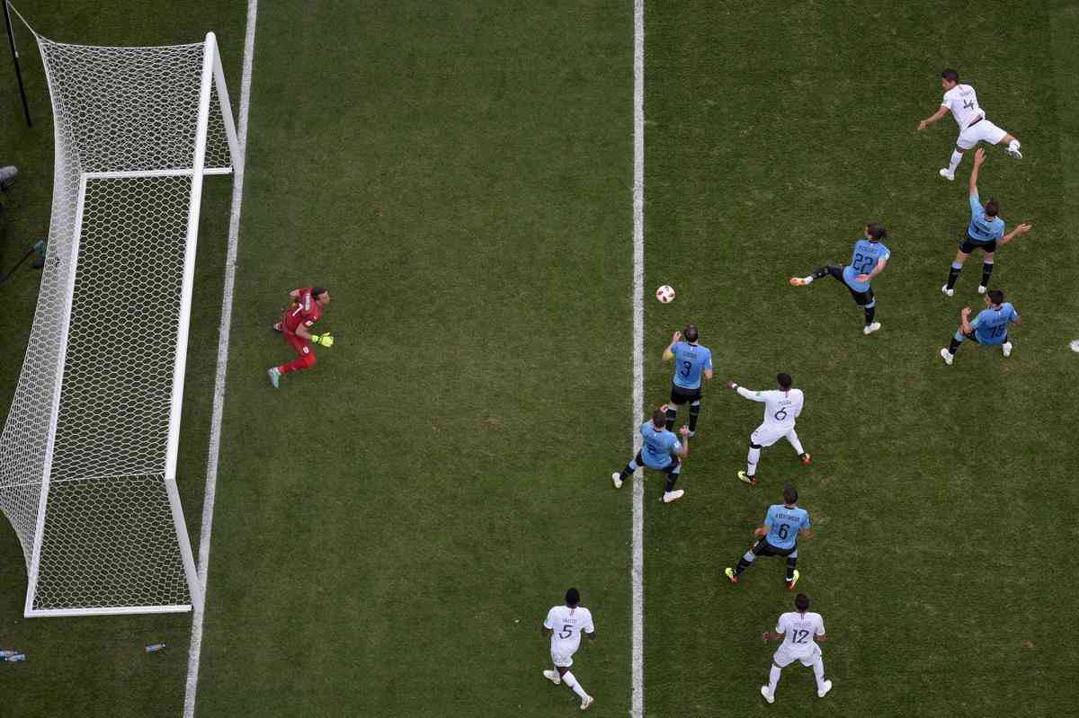 Zagueiro do Real Madrid e da Seleo Francesa inaugurou o marcador contra Uruguai nas quartas de final da Copa do Mundo