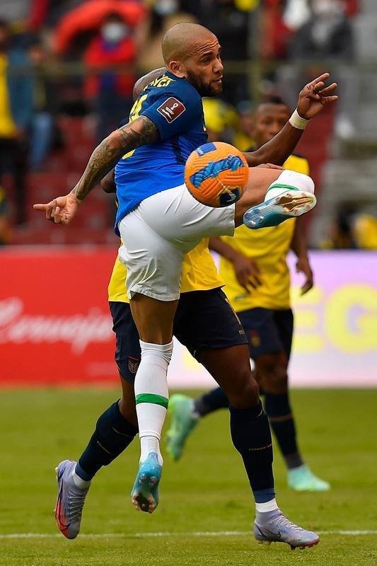 Brasil empatou com Equador em Quito, em jogo com arbitragem confusa 