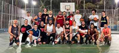 Carreira 'preso no armário' motivou ex-jogador a criar time gay de basquete