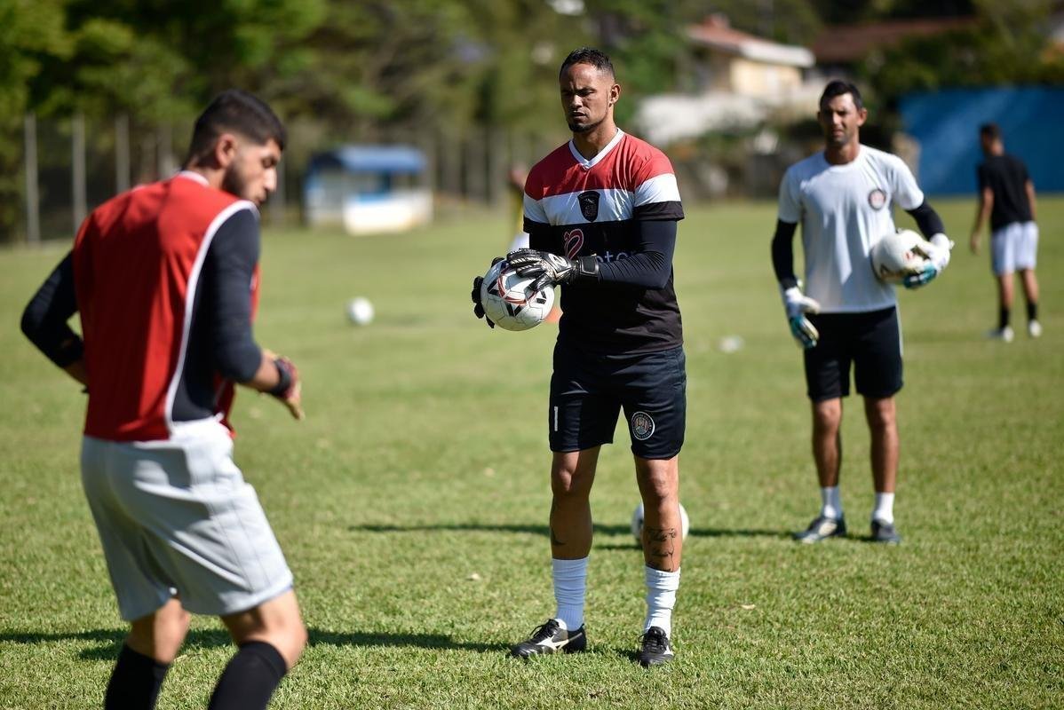 Goleiro Bruno foi apresentado neste sbado pelo Poos de Caldas