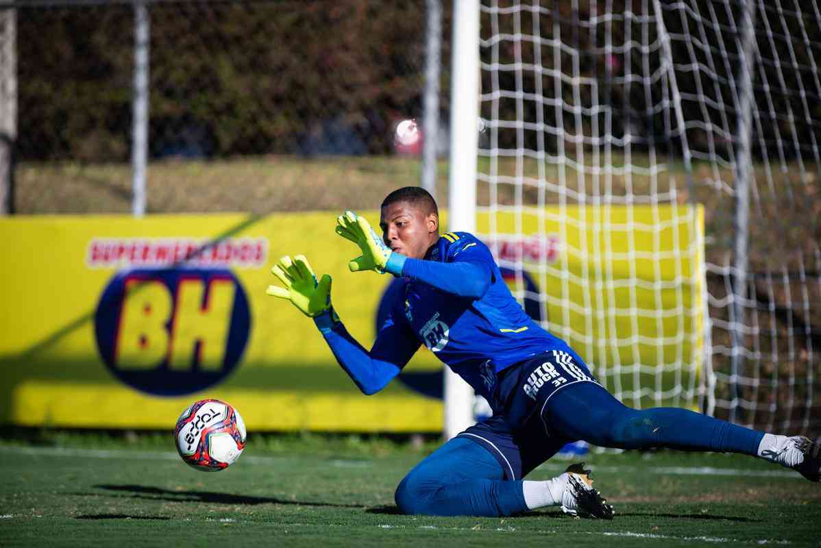 Fotos do treino do Cruzeiro na tarde desta quinta-feira (19/8), na Toca da Raposa II, em Belo Horizonte. Time fechou a preparao para enfrentar o Confiana, s 21h30 desta sexta-feira, no Mineiro