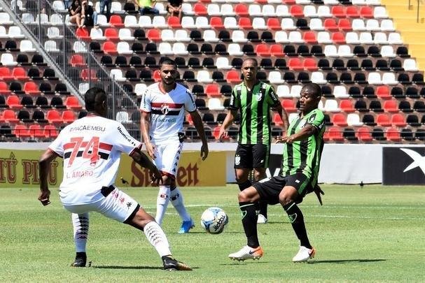 Fotos do empate por 0 a 0 entre Botafogo-SP e Amrica, em Ribeiro Preto, pela Srie B do Brasileiro