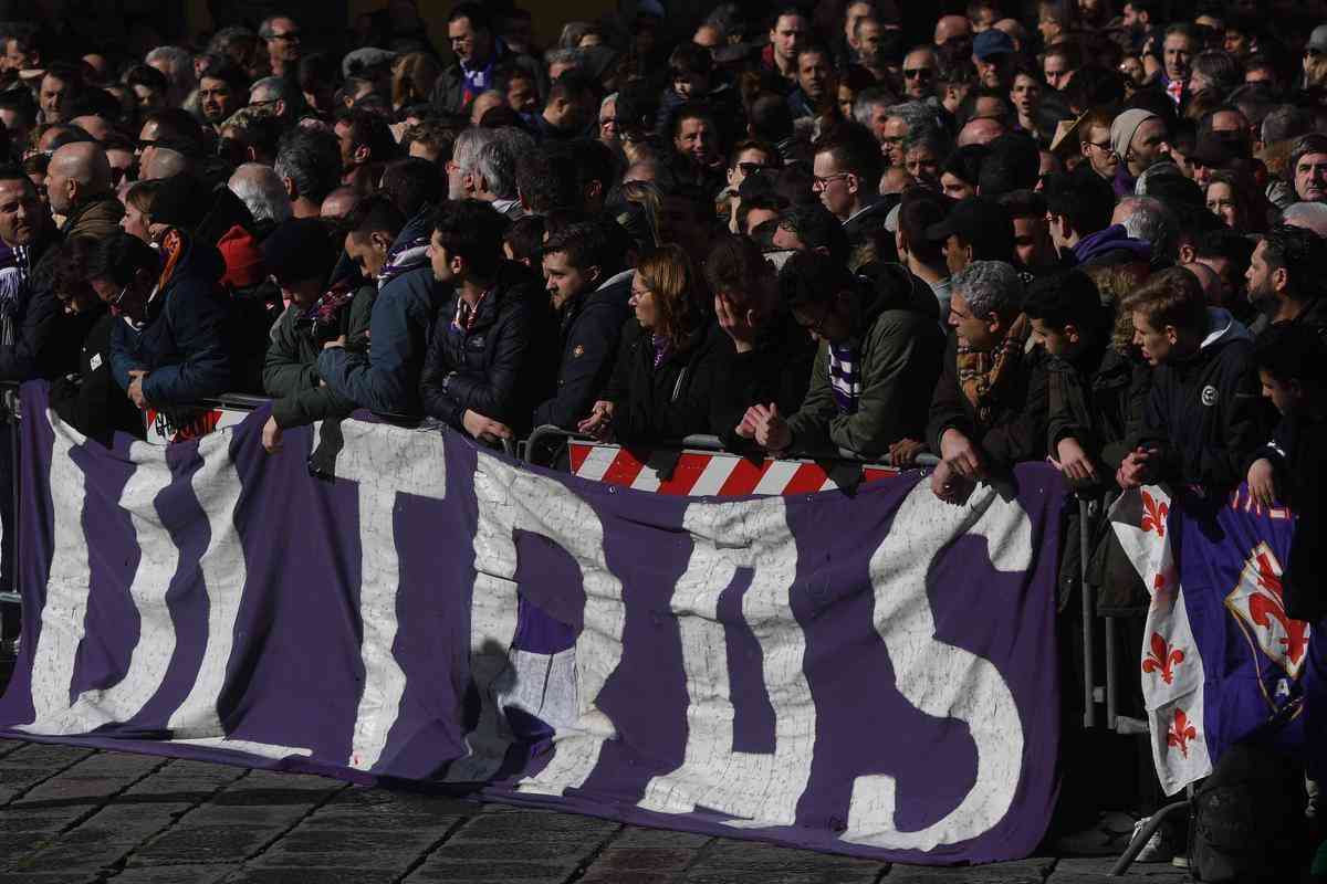 Imagens do funeral de Davide Astori em Florena. Multido de torcedores da Fiorentina prestaram homenagem ao ex-capito