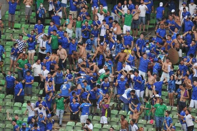 Imagens de Cruzeiro x CSA, no estdio Independncia, em Belo Horizonte, pela 2 rodada da Srie B