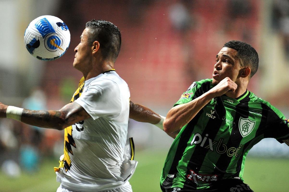 Fotos do jogo entre Amrica e Guaran do Paraguai, no Independncia, em BH, pela segunda fase da Copa Libertadores