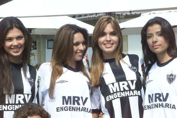 2004 - Uniforme produzido pela Umbro