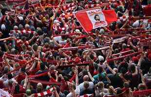 Torcedores do Liverpool assistiam  final da Liga dos Campees, contra o Real, em teles no estdio Anfield