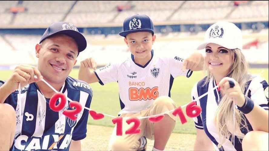 Rodrigo, Karine e o filho Luiz Felipe