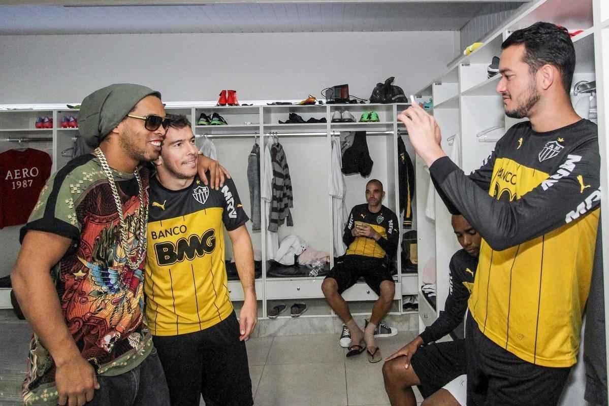 Ronaldinho Gacho se despediu dos jogadores e dos funcionrios do Atltico