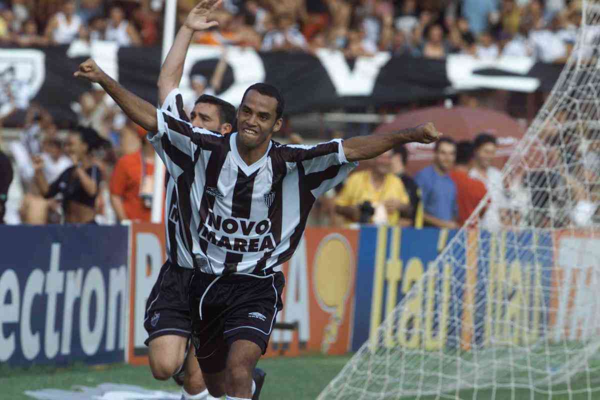 Marques - 22 gols em 2001
