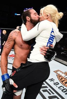 Imagens do UFC Fight Night 91, em Sioux Falls, nos EUA