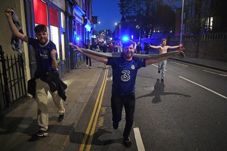 Chelsea faz a festa depois de vencer o Manchester City e faturar o bi na Liga dos Campeões