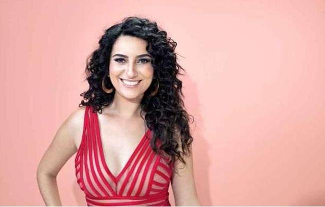 Aline Calixto, cantora