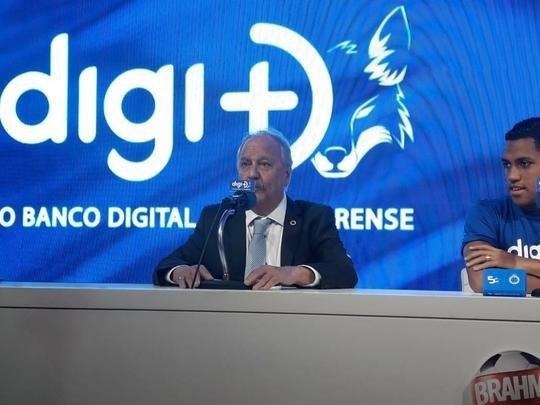 Pedro Rocha foi apresentado pelo Cruzeiro na tarde desta sexta-feira (05/04)