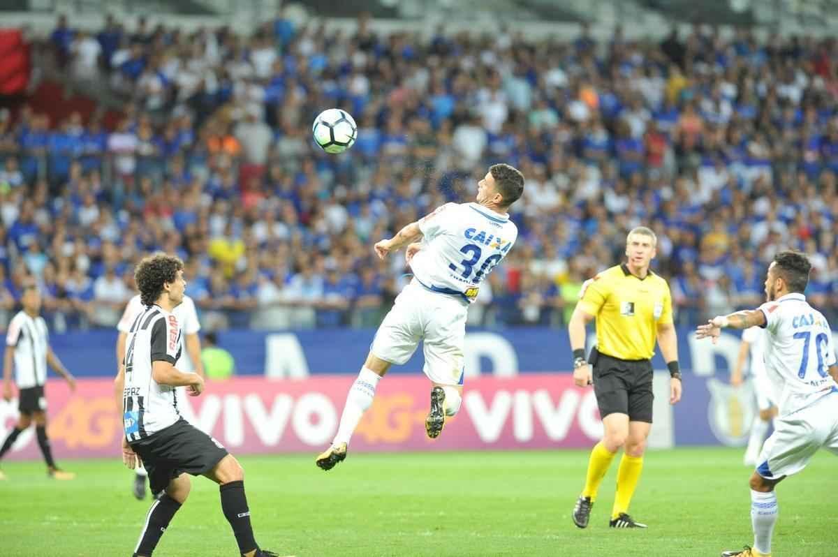 Imagens da torcida e da partida entre Cruzeiro e Santos, no Mineiro