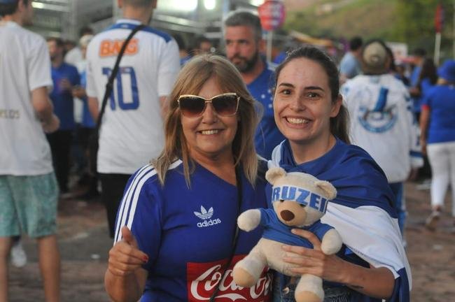 Caravana do Cruzeiro em Conselheiro Lafaiete, com a presena de Ronaldo Fenmeno. Milhares de torcedores cruzeirenses compareceram ao Parque de Exposies Tancredo Neves para prestigiar o evento oficial do clube