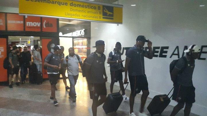 Jogadores desembarcaram na tarde desta terça-feira, em Porto Alegre
