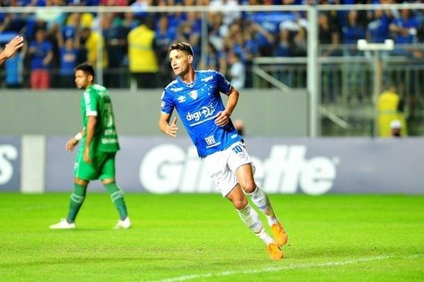 Com apoio da torcida, Cruzeiro recebeu a Chapecoense no Independncia 
