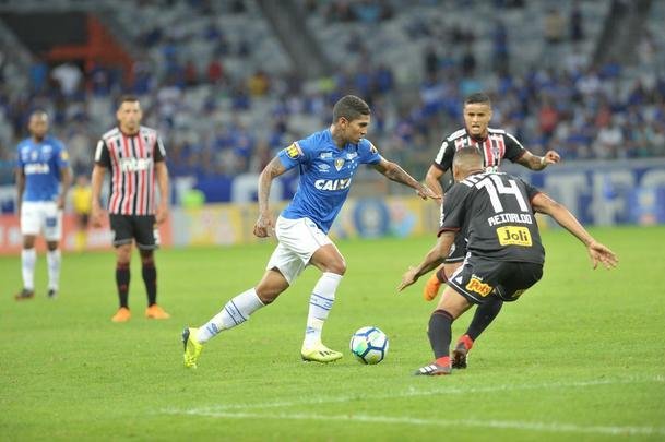 Fotos do jogo entre Cruzeiro e So Paulo