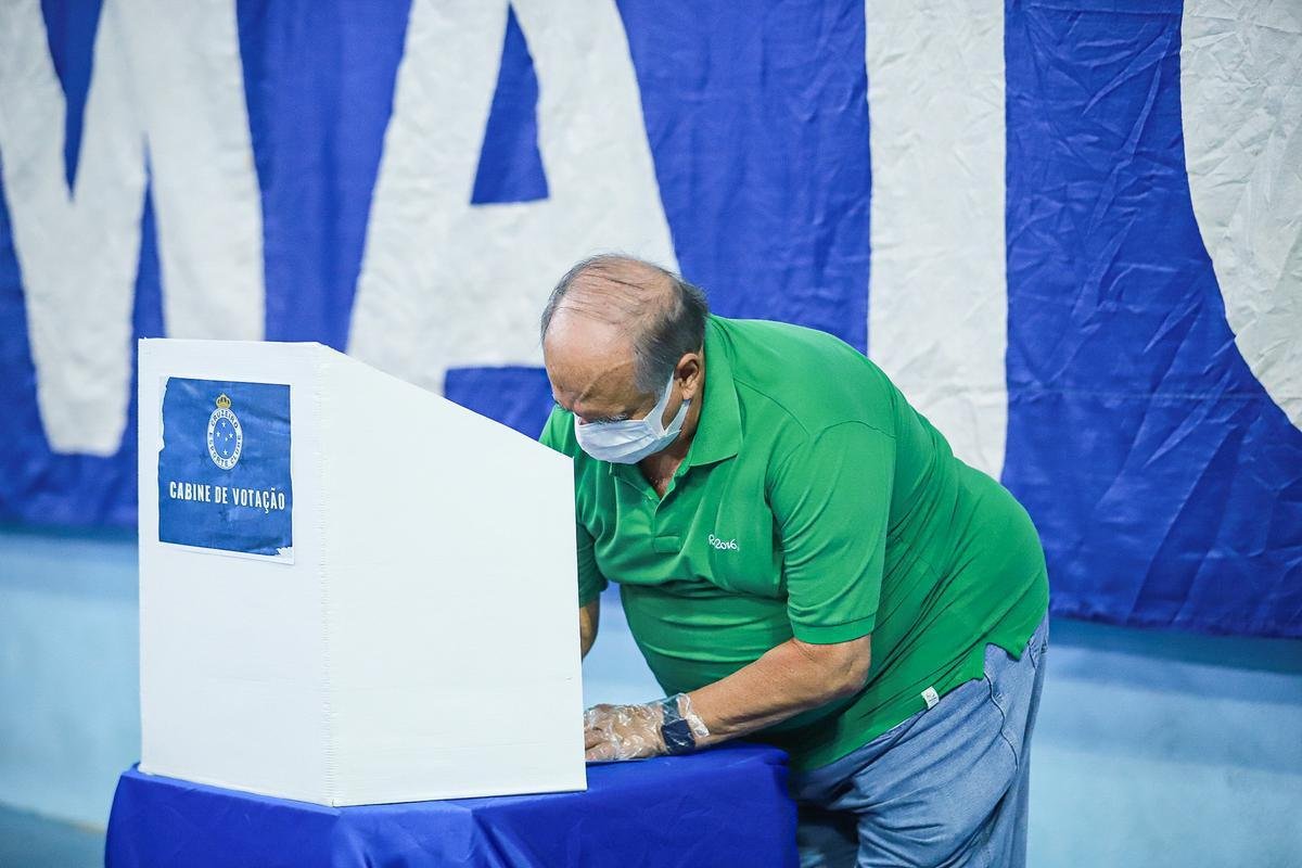 Eleies para a Mesa Diretora do Conselho Deliberativo e para o Conselho Fiscal do Cruzeiro, no Parque Esportivo do Barro Preto, em Belo Horizonte