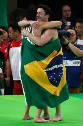 Brasileiros Diego Hypolito e Arthur Nory conquistaram a medalha de prata e bronze, respectivamente, na prova de solo da ginástica nos Jogos Olímpicos do Rio de Janeiro