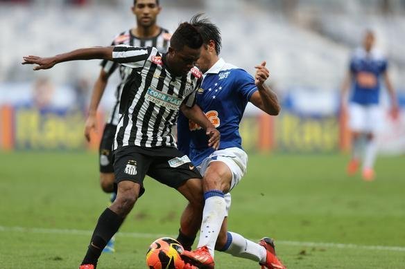 Imagens do jogo entre Cruzeiro e Santos, no Mineiro, pela 13 rodada da Srie A