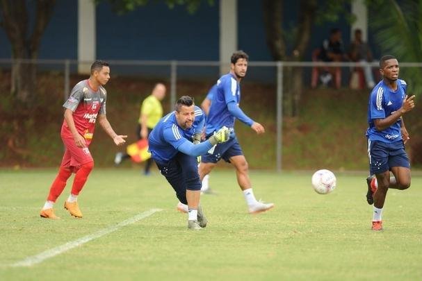 Cruzeiro e Guarani de Divinpolis se enfrentam em jogo-treino neste sbado na Toca II