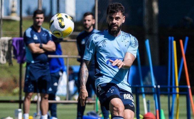Recuperado de les�o, Fernando Canesin voltou a ser relacionado no Cruzeiro