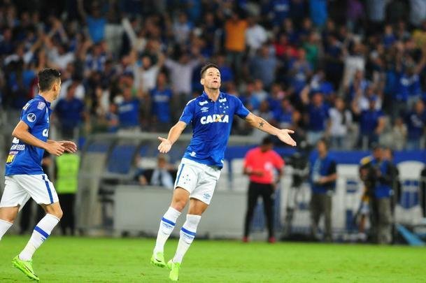 2017 - Copa Sul-Americana - Cruzeiro foi eliminado na primeira fase ao ser derrotado pelo Nacional do Paraguai. Imagem da partida diante dos paraguaios, no Mineirão