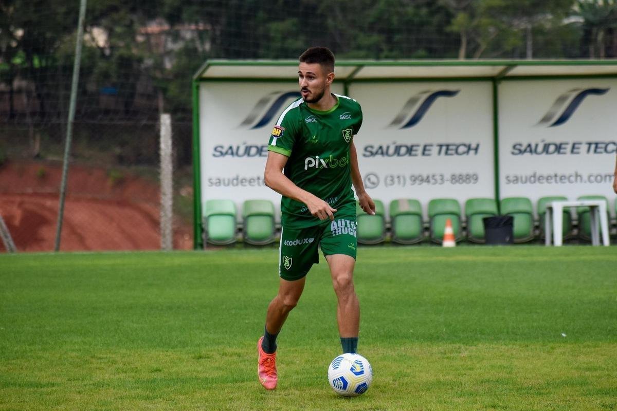 Lucas Luan (lateral-esquerdo): contrato at 31/12/2021