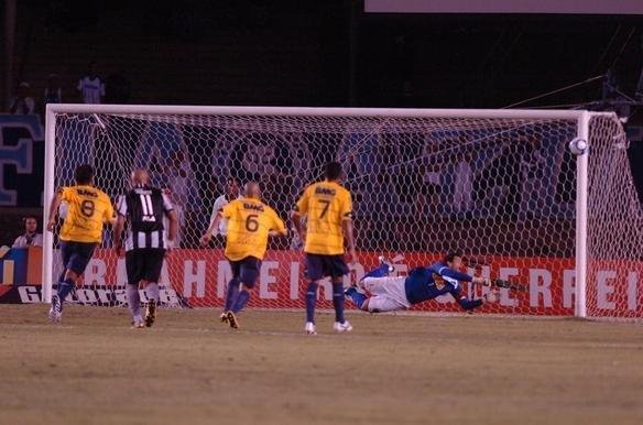 No ltimo jogo entre Cruzeiro e Botafogo no Mineiro, o goleiro Fbio defendeu um pnalti cobrado por Renato Caj e o Cruzeiro venceu por 1 a 0, em 2010, pouco antes do fechamento do estdio para reformas