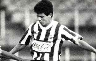 Copa Conmebol de 1993 - O Atltico acabou eliminado para o Botafogo na Copa Conmebol de 1993. Depois de vencer o primeiro jogo por 3 a 1, no Mineiro, o Galo foi goleado por 3 a 0 na segunda partida e acabou fora da deciso. Ryuller (foto) foi titular nas duas partidas.