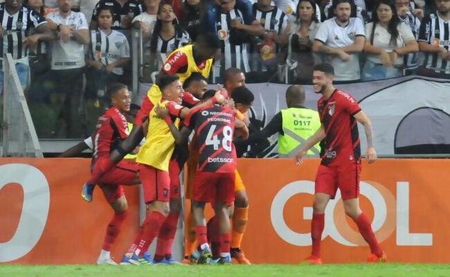 Athletico-PR venceu Atltico de virada por 3 a 2 no Mineiro