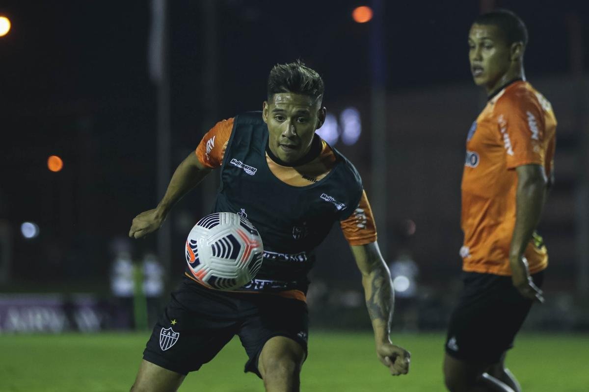 Tcnico Cuca comandou atividade do Atltico no CT da Conmebol no Paraguai 