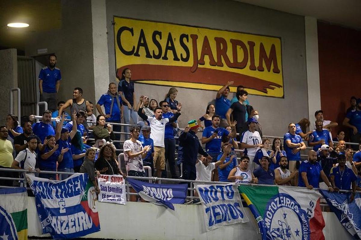 Fotos da torcida do Cruzeiro na partida contra o CSA, nesta quarta-feira (20), no Rei Pel, em Macei. Jogo  vlido pela 19 rodada da Srie B do Campeonato Brasileiro.
