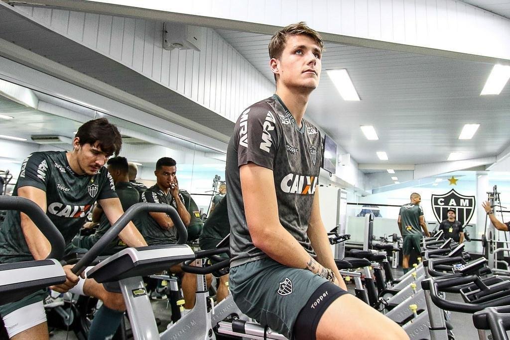 Depois da vitria por 3 a 0 sobre o Coimbra, em jogo-treino na Cidade do Galo, os jogadores do Atltico fizeram um trabalho fsico na academia do CT. Veja fotos