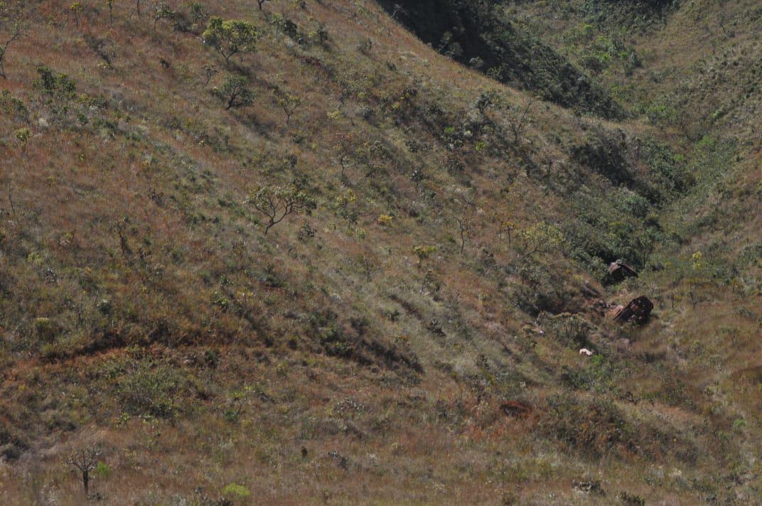 Foto do Mirante do Jatobá, em Brumadinho, local onde o volante Henrique, do Cruzeiro, sofreu acidente de carro na sexta-feira (26/6). Depois de deixar asfalto, passar sobre a vala e percorrer uma trilha, carro do jogador, um Land Rover, caiu neste local. (Alexandre Guzanshe / EM DA PRESS)