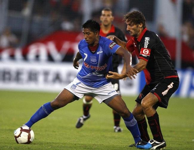 2010 - Newell's Old Boys (ARG) e Emelec (EQU) empataram por 0 a 0 na Argentina. Na volta, os equatorianos venceram por 2 a 1.