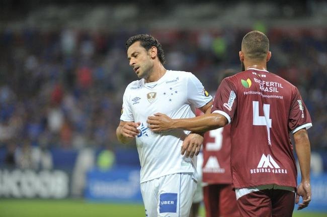 Fred (2018) - com grande identificao na primeira passagem, em 2004 e 2005, Fred retornou ao Cruzeiro em 2018 aps virar dolo do Fluminense. O segundo perodo em que vestiu a camisa celeste, no entanto, foi bem diferente. O camisa 9 virou uma das grandes marcas do rebaixamento  Srie B do Campeonato Brasileiro, em 2019. Ao longo dos dois anos, ele disputou 69 partidas e marcou 25 gols. O atacante passou a cobrar R$ 70 milhes de direitos trabalhistas na Justia, mas o Cruzeiro acertou o pagamento de R$ 25 milhes de forma parcelada. 