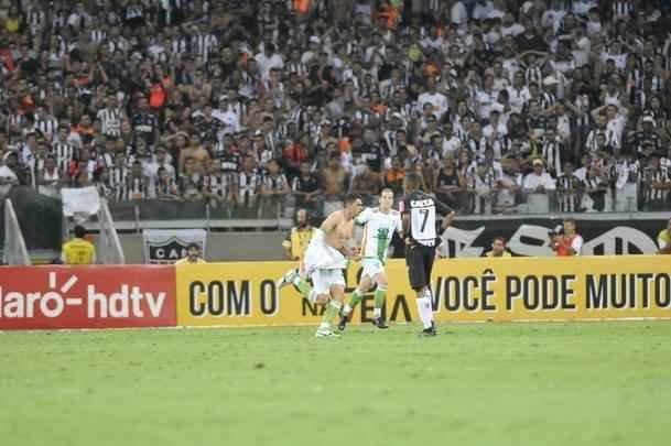 Fotos da comemorao de Danilo, heri da grande deciso do Mineiro