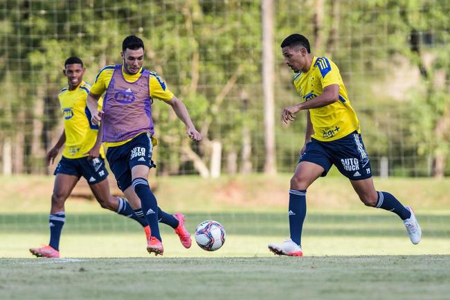 Fotos do treino do Cruzeiro no CT SM Sports, em Londrina, antes da partida contra o Londrina pela Série B. Duelo será nesta sexta, às 21h30, no estádio do Café, em Londrina, interior do Paraná
