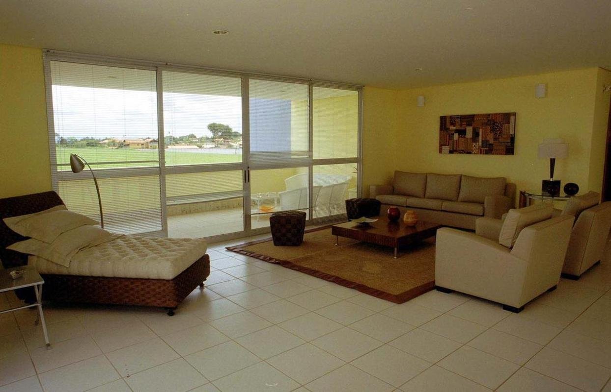 Fotos da Toca da Raposa II em 2003, um ano aps sua inaugurao, perodo em que era referncia no Brasil em centros de treinamento