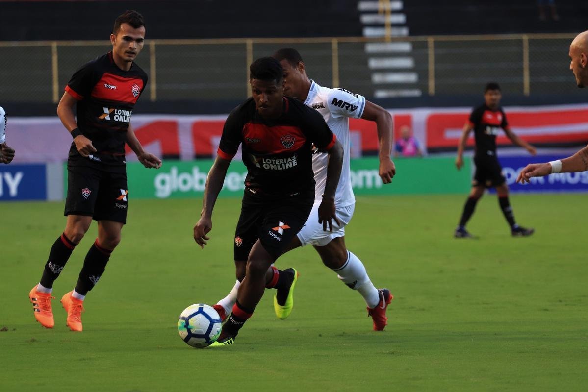 Vitória derrotou Atlético por 1 a 0, no Barradão, com gol de Léo Ceará