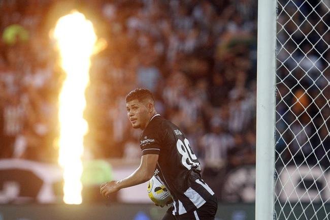 Fotos da partida entre Botafogo e Amrica, pelo duelo de volta das oitavas de final da Copa do Brasil. Jogo foi realizado nesta quinta-feira (14), no estdio Nilton Santos, na cidade do Rio de Janeiro.