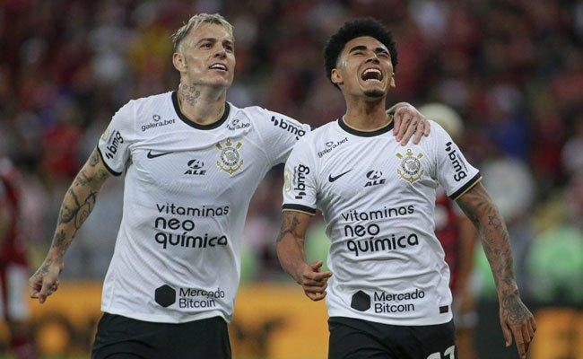 Du Queiroz marcou um dos gols do Corinthians sobre o Flamengo no Maracan�