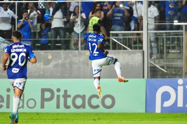 O Cruzeiro goleou o Náutico por 4 a 0 no Independência, em Belo Horizonte, na 26ª rodada da Série B