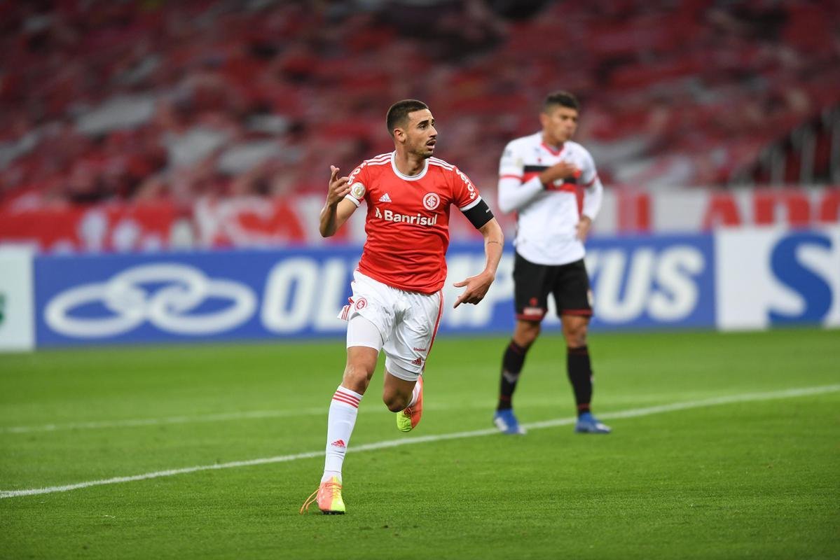 #3 - Thiago Galhardo (Internacional) - 21 gols em 46 jogos - mdia de 0,45 por jogo