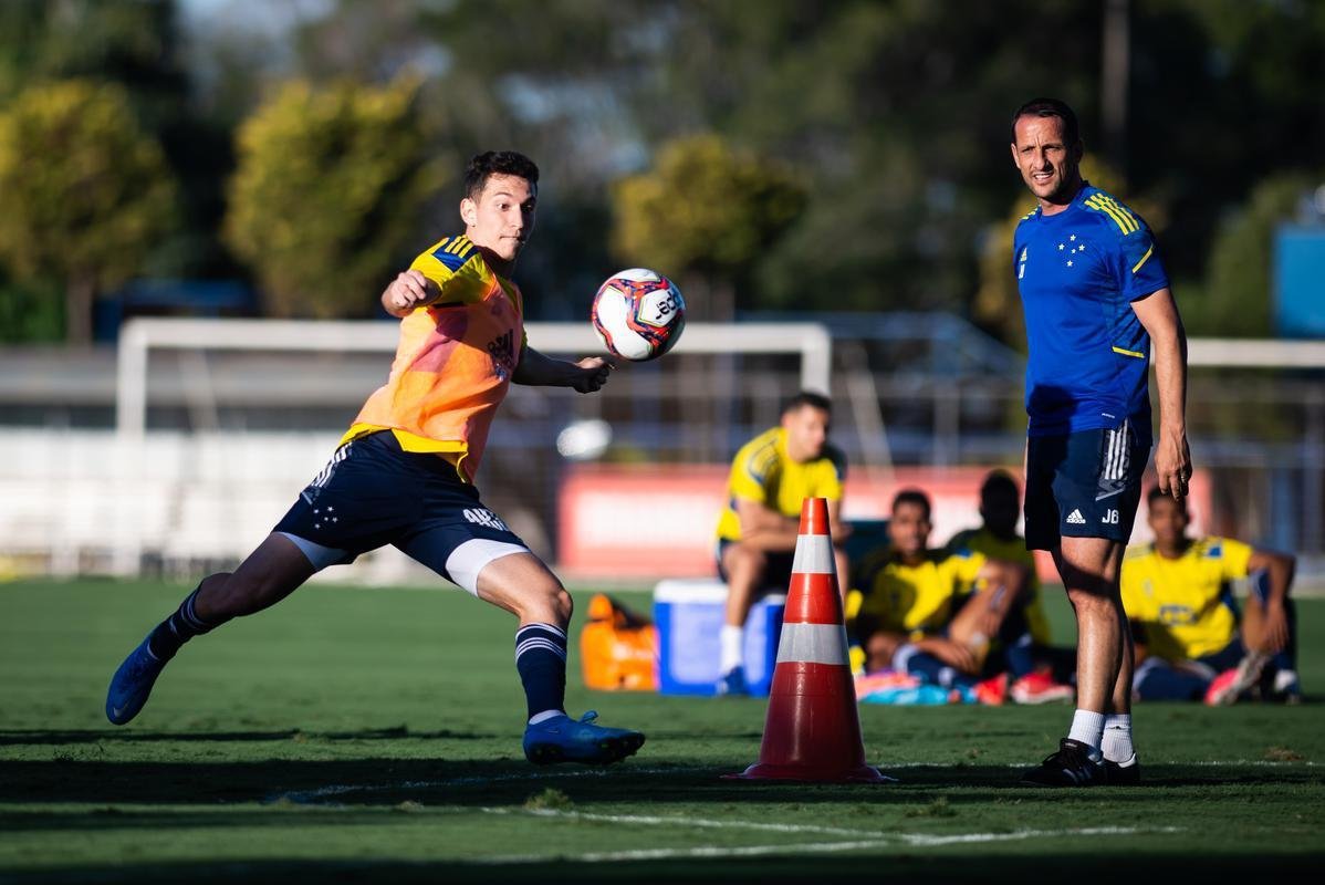 Fotos do treino do Cruzeiro na tarde desta quinta-feira (19/8), na Toca da Raposa II, em Belo Horizonte. Time fechou a preparao para enfrentar o Confiana, s 21h30 desta sexta-feira, no Mineiro