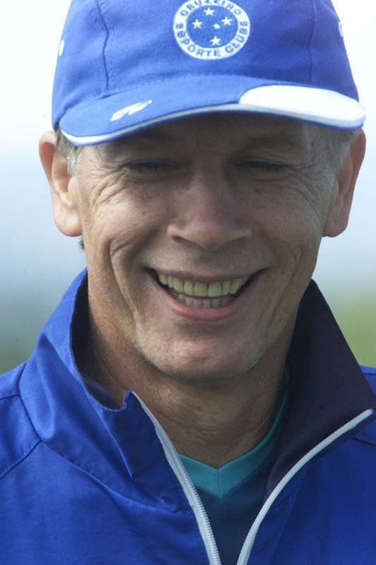 Emerson Leo comandou o Cruzeiro em 2004.